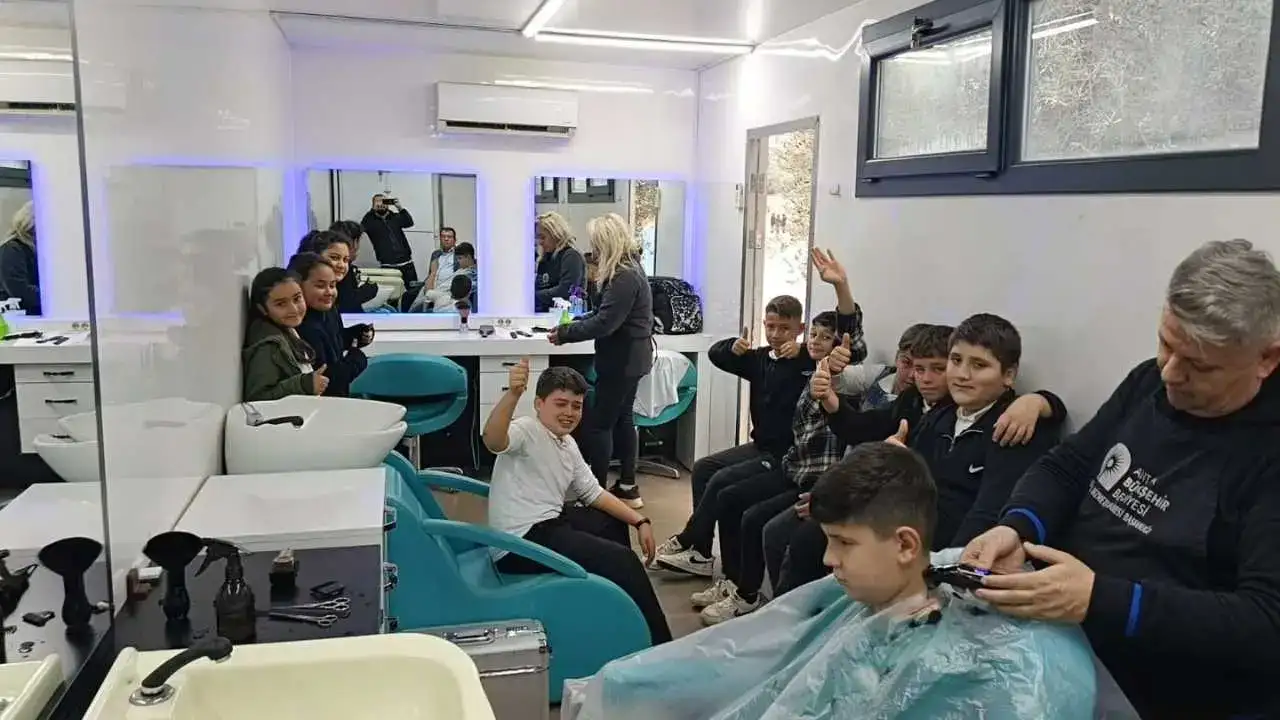 Antalya’da Mobil Kuaför Tırı Karış Karış Kırsalı Geziyor! 5